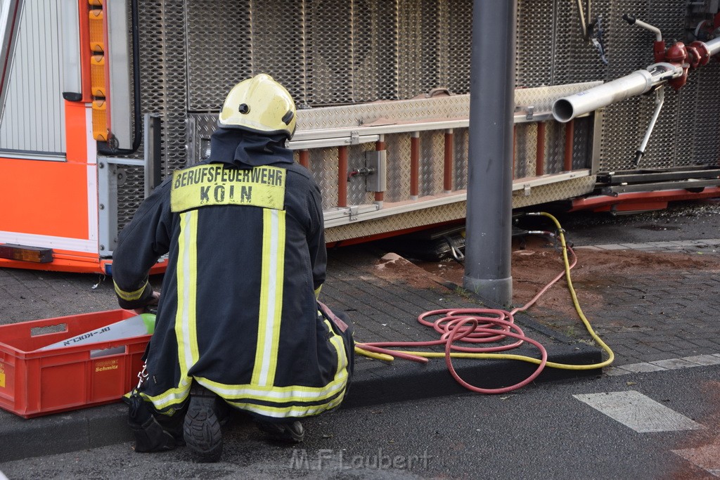 TLF 4 umgestuerzt Koeln Bocklemuend Ollenhauer Ring Militaerringstr P071.JPG - Miklos Laubert